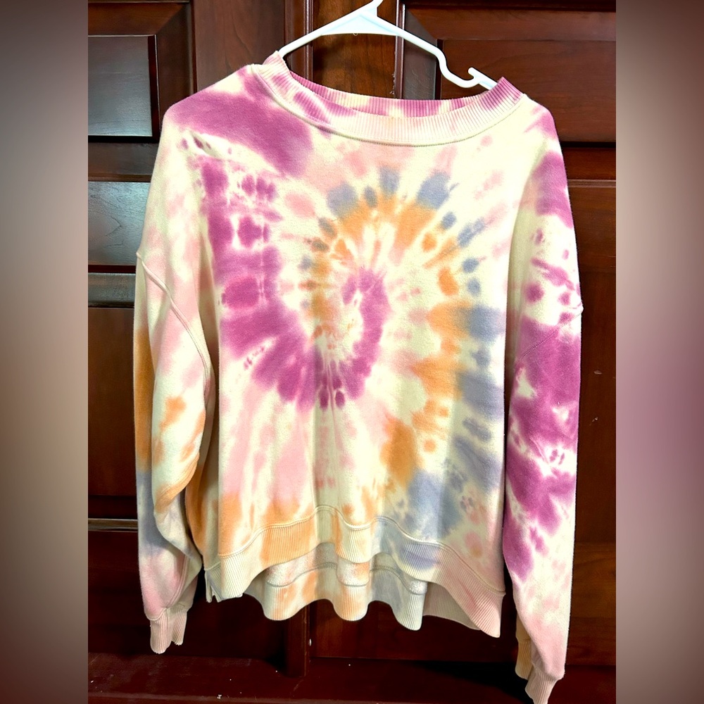 American Eagle tie dye sweatshirt